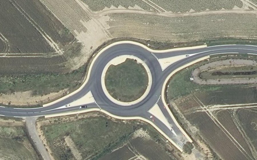 Vue aérienne du Rond-point anonyme n°1448155936