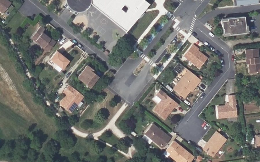 Vue aérienne du Rond-point anonyme n°1448414251