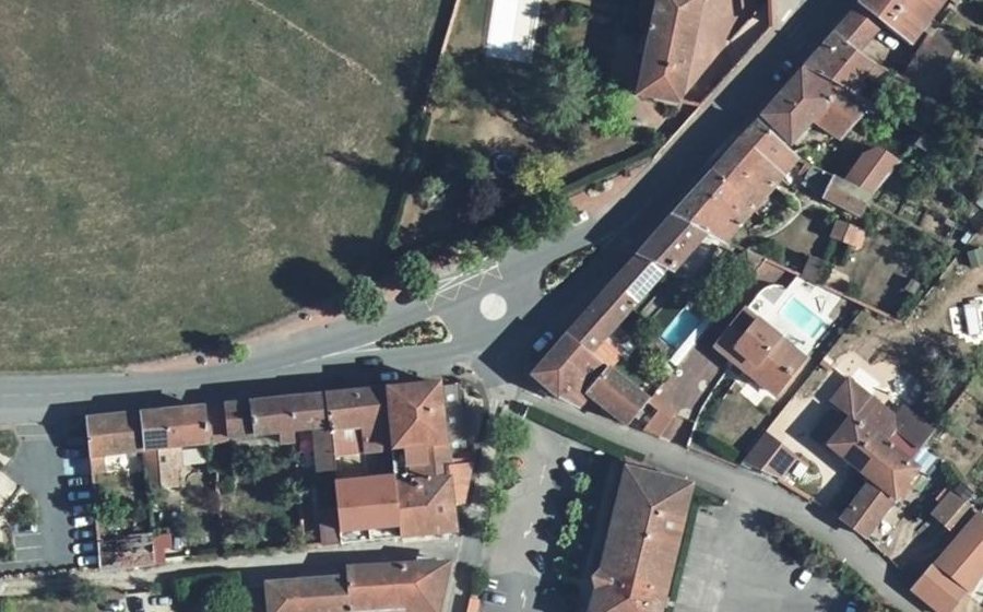 Vue aérienne du Rond-point anonyme n°1448450672