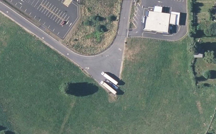Vue aérienne du Rond-point anonyme n°1448453886