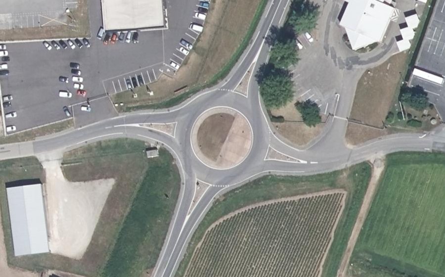 Vue aérienne du Rond-point anonyme n°144887126