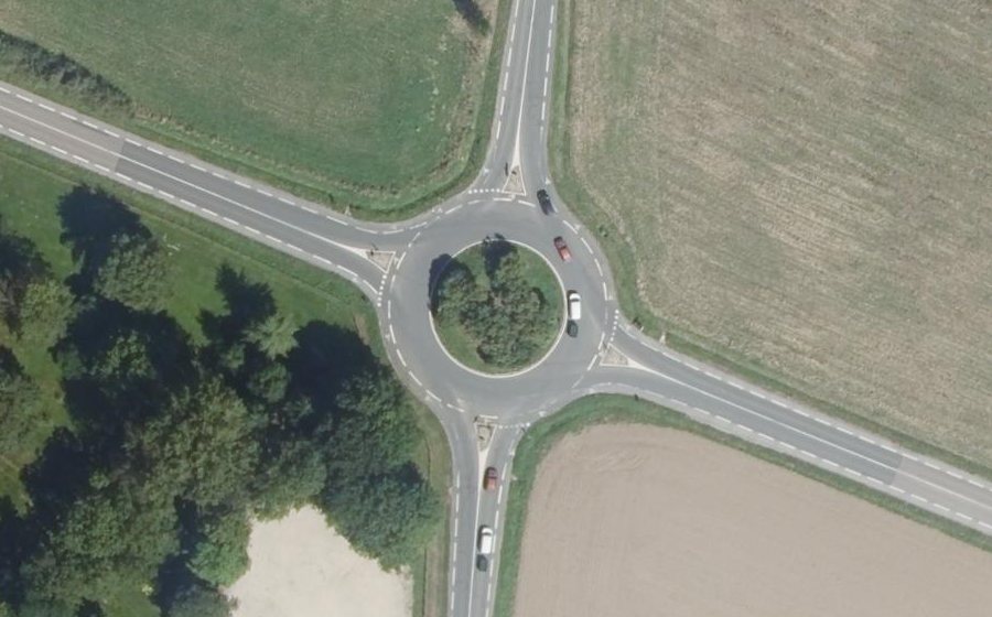Vue aérienne du Rond-point anonyme n°144912964