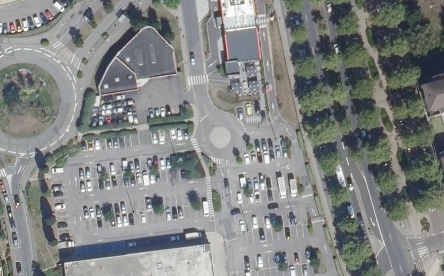 Vue aérienne du Rond-point anonyme n°144915721