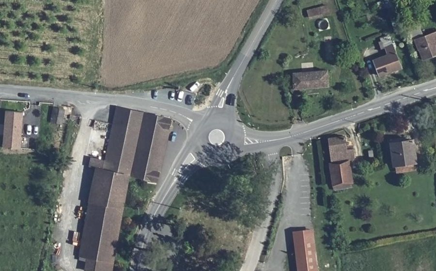 Vue aérienne du Rond-point anonyme n°1449603039