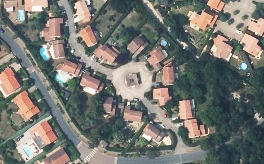 Vue aérienne du Rond-point anonyme n°144965946