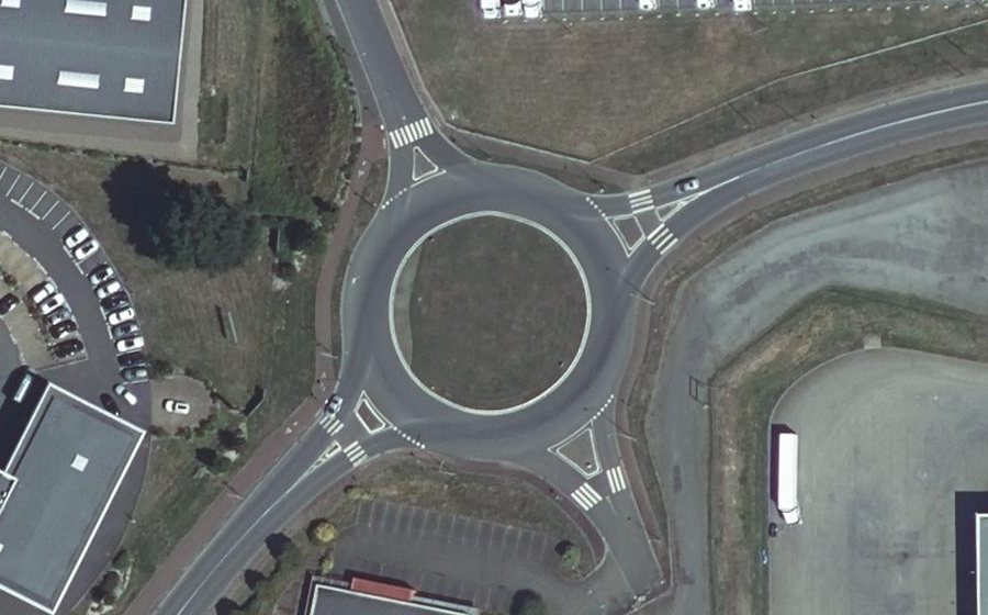Vue aérienne du Rond-point anonyme n°144986029
