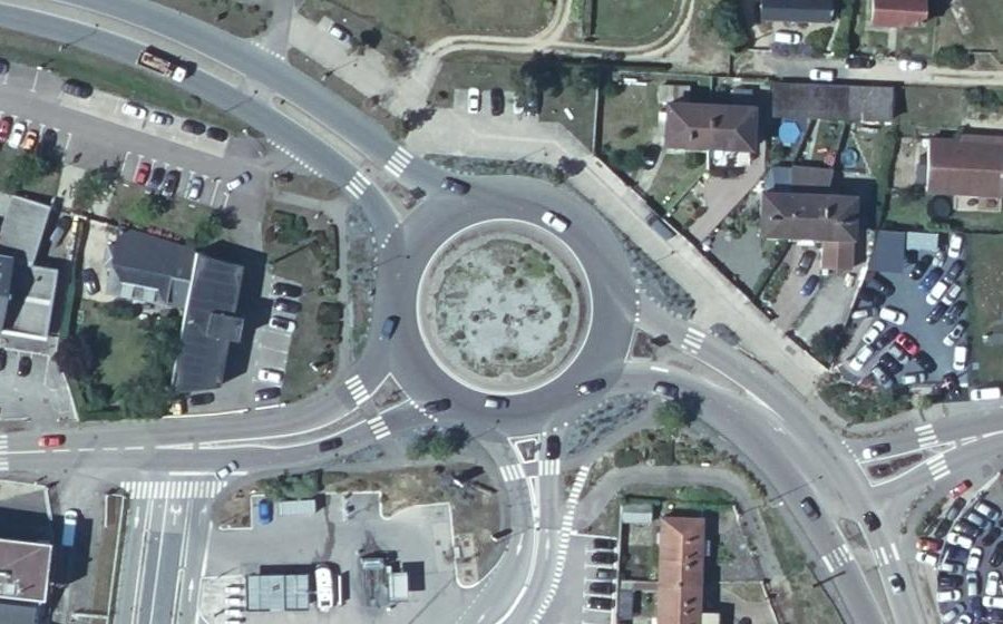 Vue aérienne du Rond-point anonyme n°1449998474