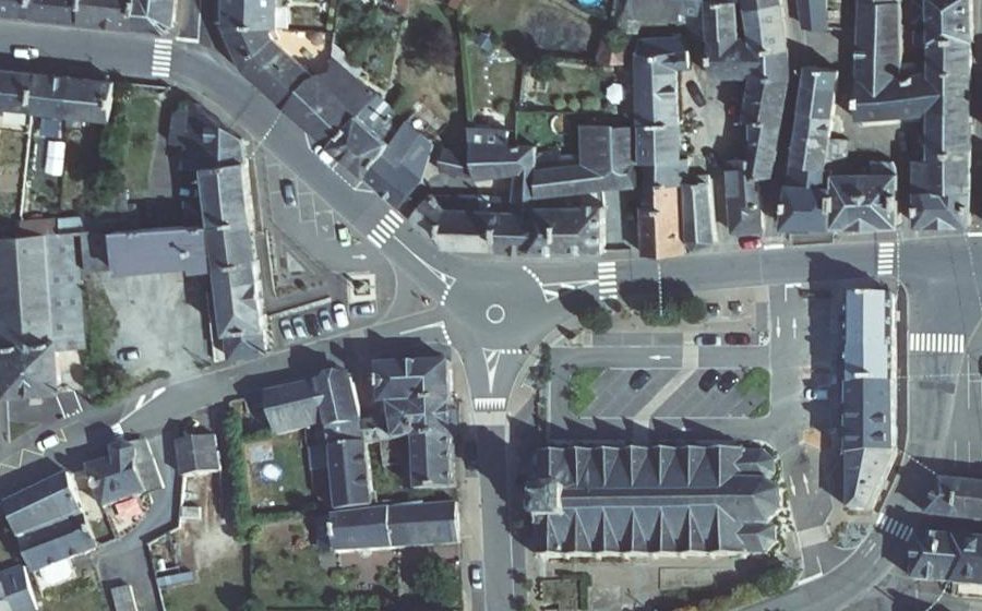 Vue aérienne du Rond-point anonyme n°1450125288