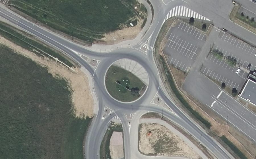 Vue aérienne du Rond-point anonyme n°145016703