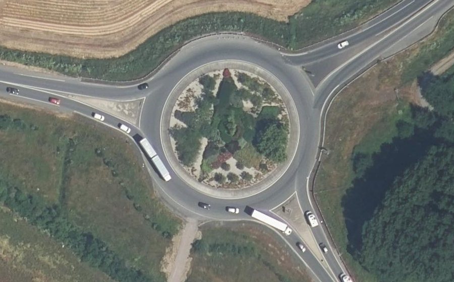 Vue aérienne du Rond-point anonyme n°1450314669