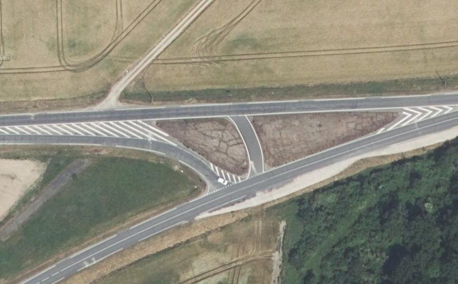 Vue aérienne du Rond-point anonyme n°145037781