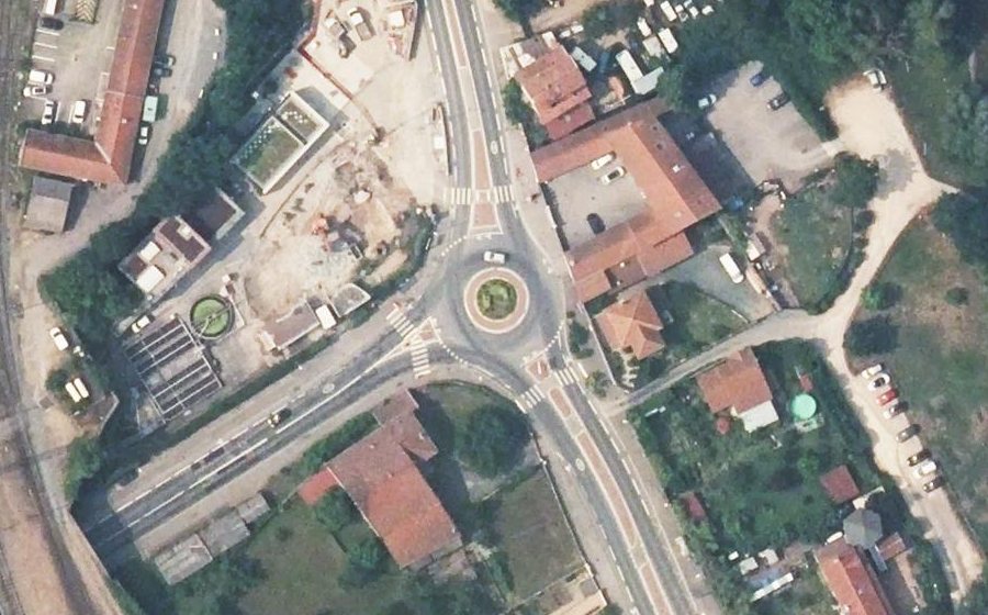 Vue aérienne du Rond-point anonyme n°145043337