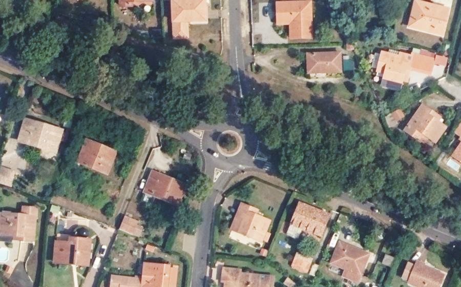 Vue aérienne du Rond-point anonyme n°145043388