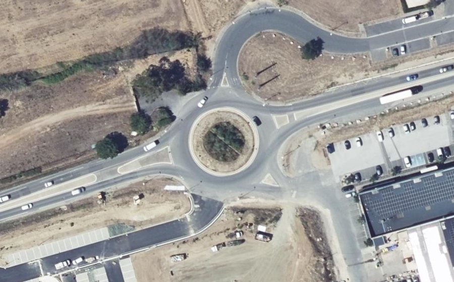 Vue aérienne du Rond-point anonyme n°145043475