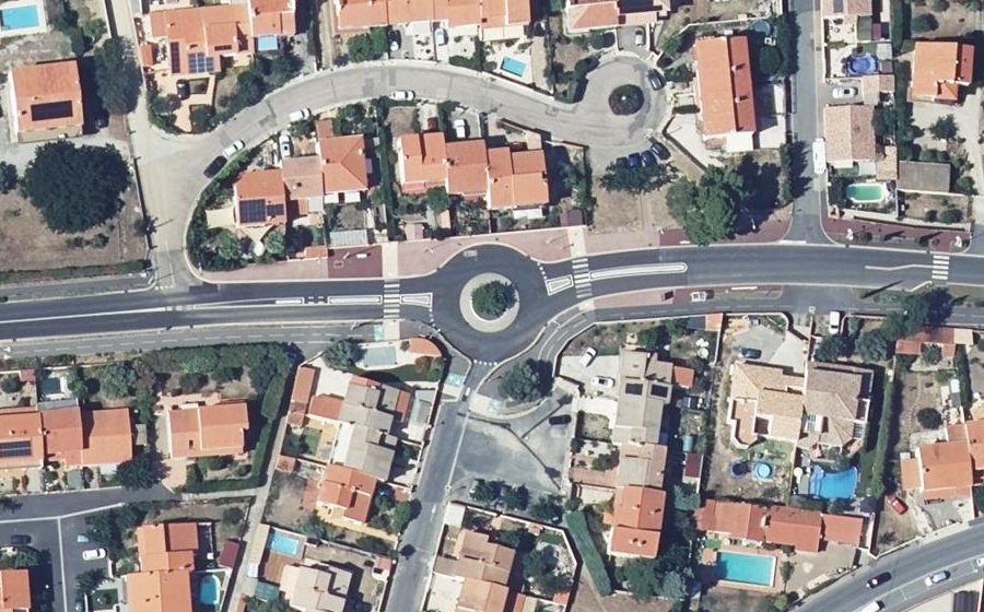 Vue aérienne du Rond-point anonyme n°145043477