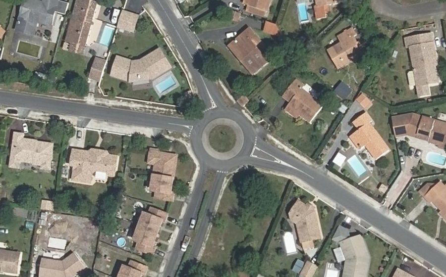Vue aérienne du Rond-point anonyme n°145096262