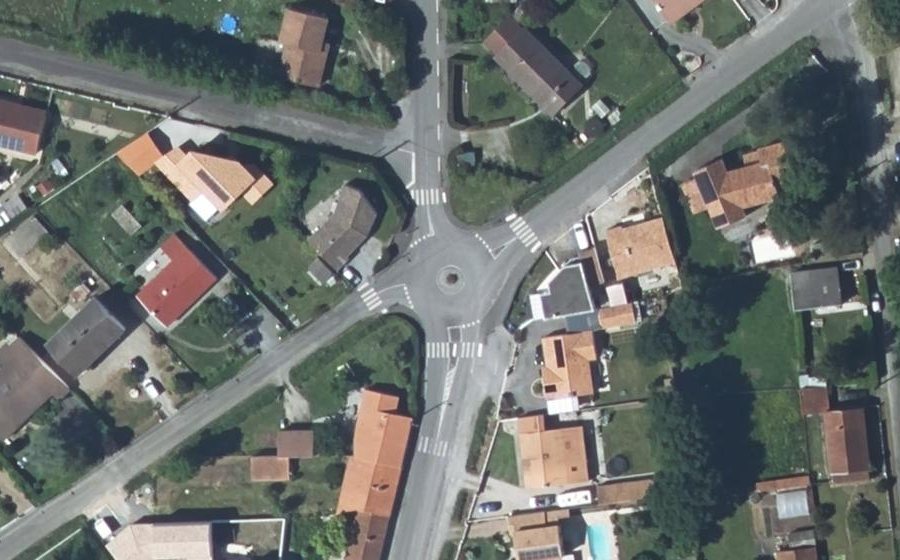 Vue aérienne du Rond-point anonyme n°145096918