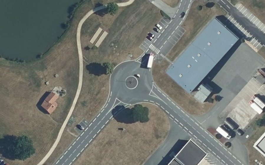 Vue aérienne du Rond-point anonyme n°1451138838
