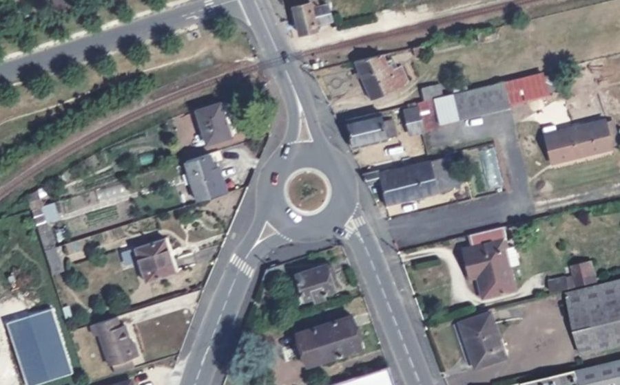 Vue aérienne du Rond-point anonyme n°145129465