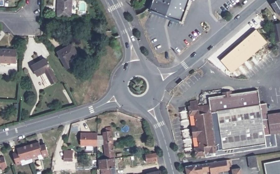 Vue aérienne du Rond-point anonyme n°145129466