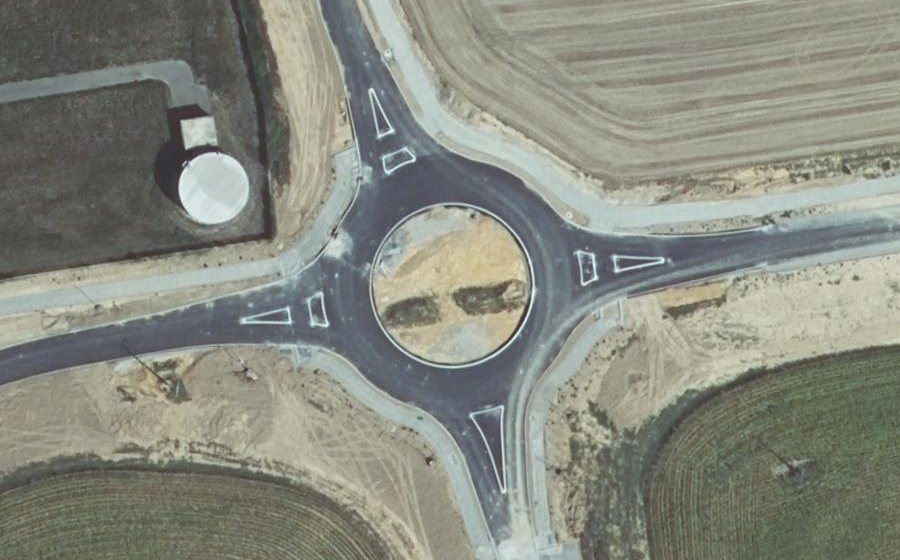 Vue aérienne du Rond-point anonyme n°1451311347