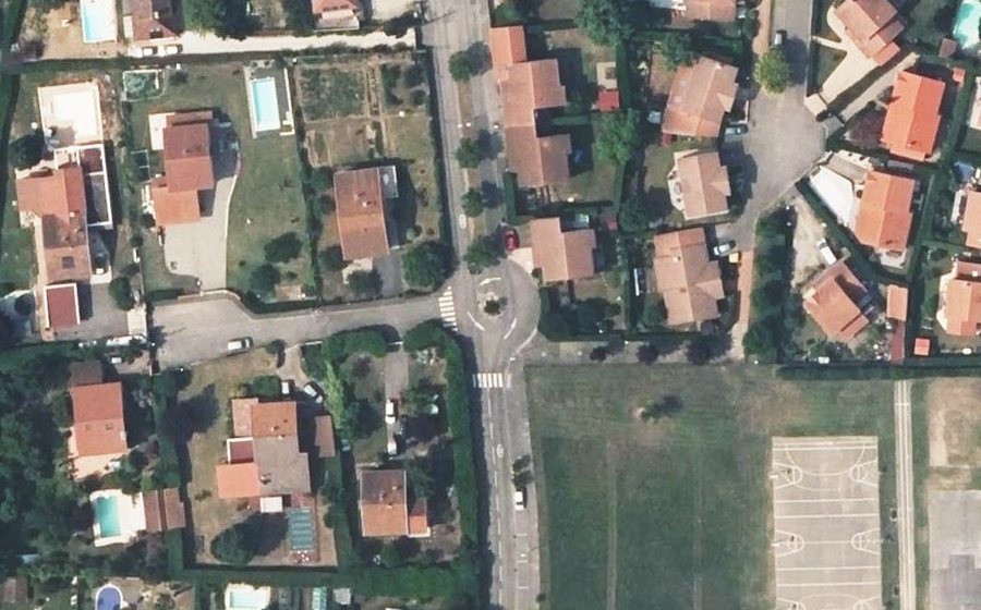 Vue aérienne du Rond-point anonyme n°145135701