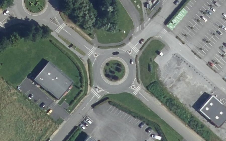 Vue aérienne du Rond-point anonyme n°145168808
