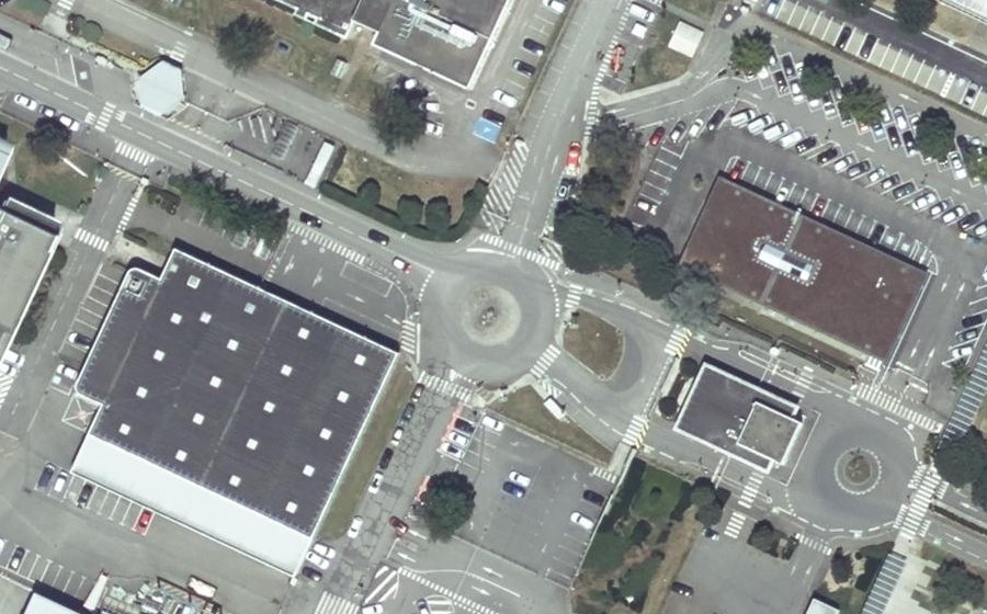 Vue aérienne du Rond-point anonyme n°145174010