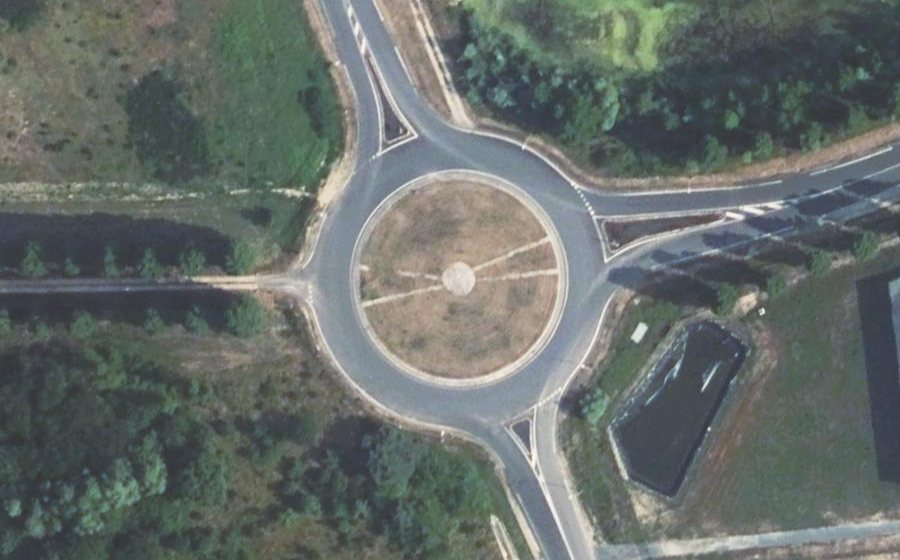 Vue aérienne du Rond-point anonyme n°145214826
