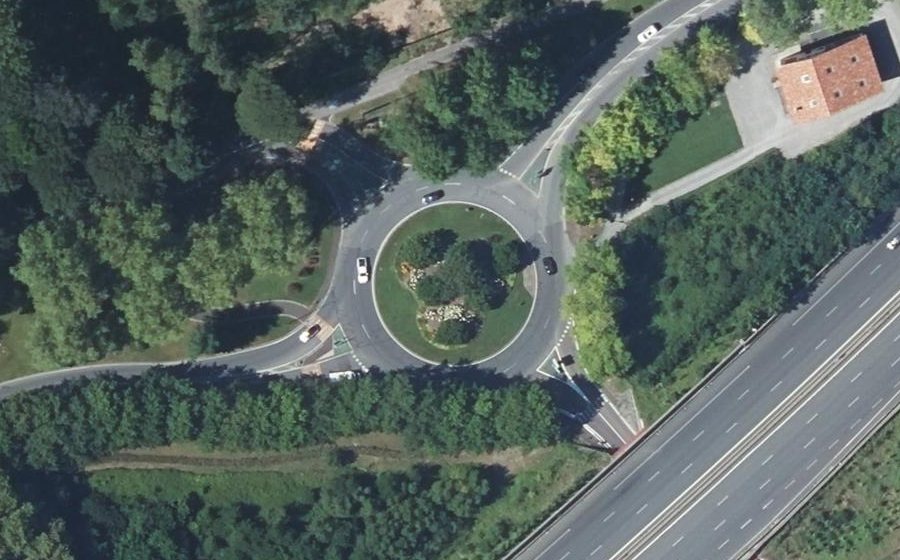 Vue aérienne du Rond-point anonyme n°145214928