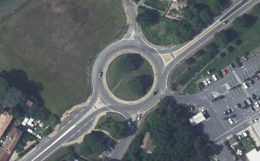 Vue aérienne du Rond-point anonyme n°145216553