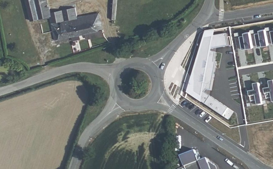Vue aérienne du Rond-point anonyme n°145218319