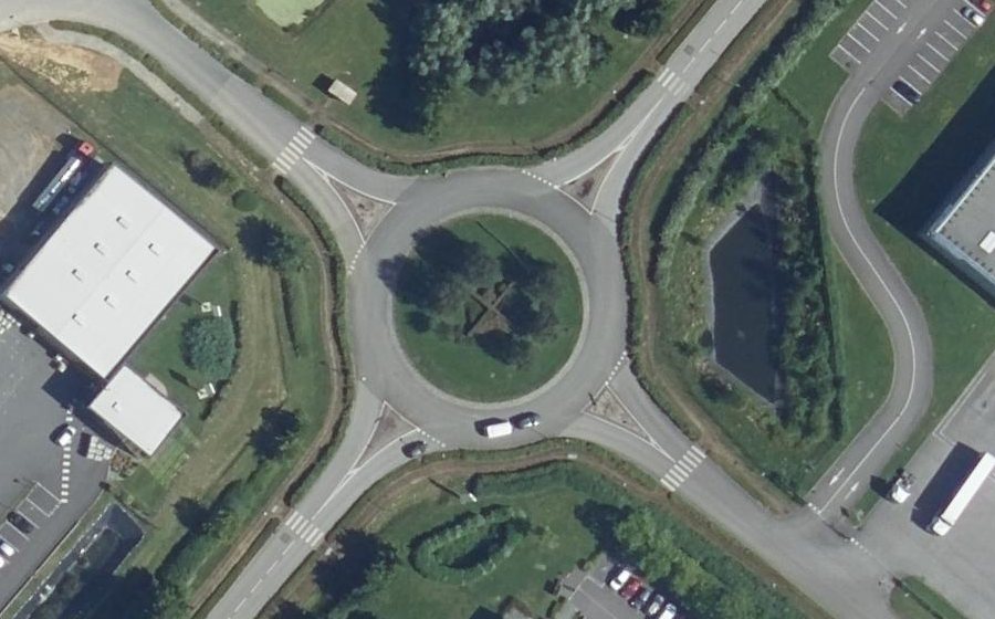Vue aérienne du Rond-point anonyme n°145257456