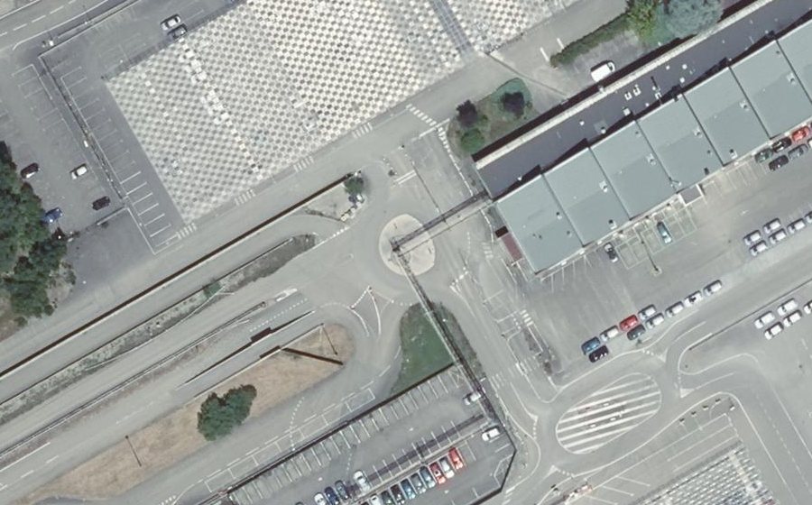 Vue aérienne du Rond-point anonyme n°1452921566