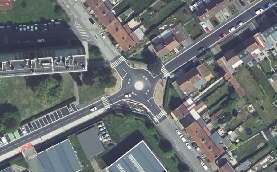 Vue aérienne du Rond-point anonyme n°1452976945