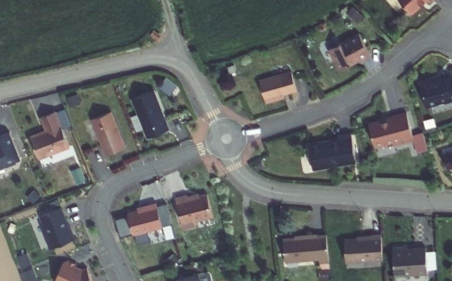 Vue aérienne du Rond-point anonyme n°1452993325