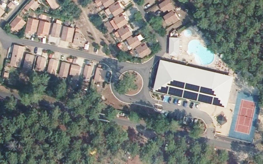 Vue aérienne du Rond-point anonyme n°145299565