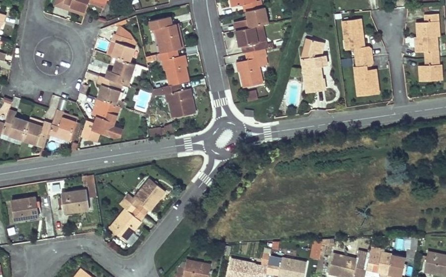 Vue aérienne du Rond-point anonyme n°1453093907
