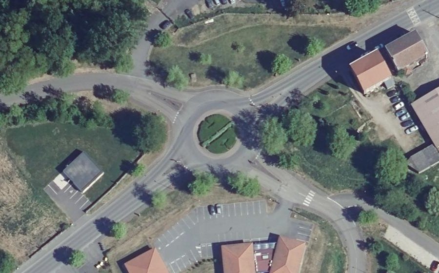 Vue aérienne du Rond-point anonyme n°145316126
