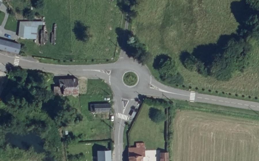 Vue aérienne du Rond-point anonyme n°145322793