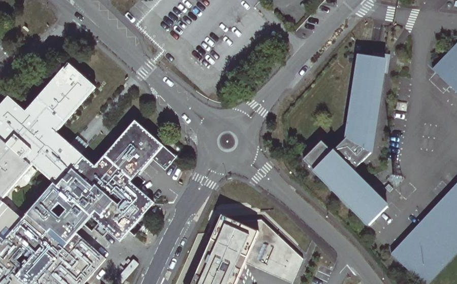 Vue aérienne du Rond-point anonyme n°145336033