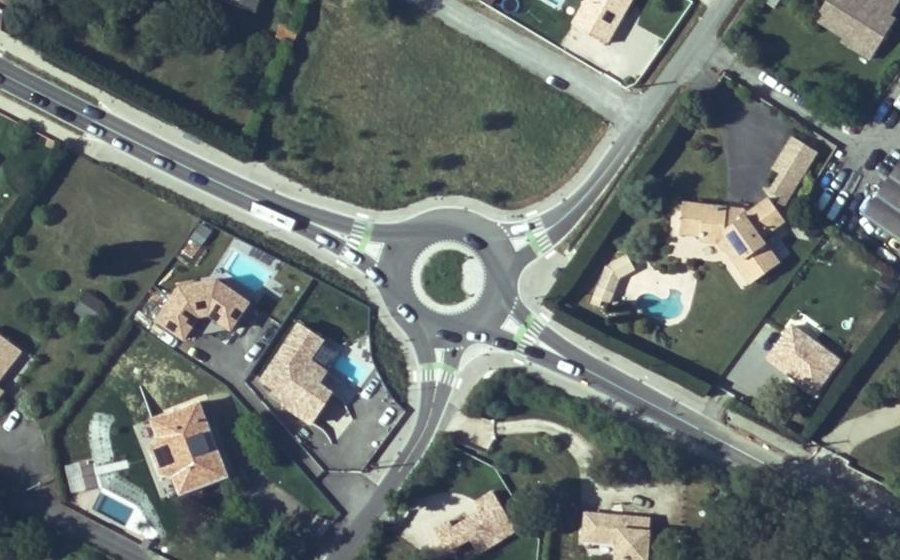 Vue aérienne du Rond-point anonyme n°1453885910