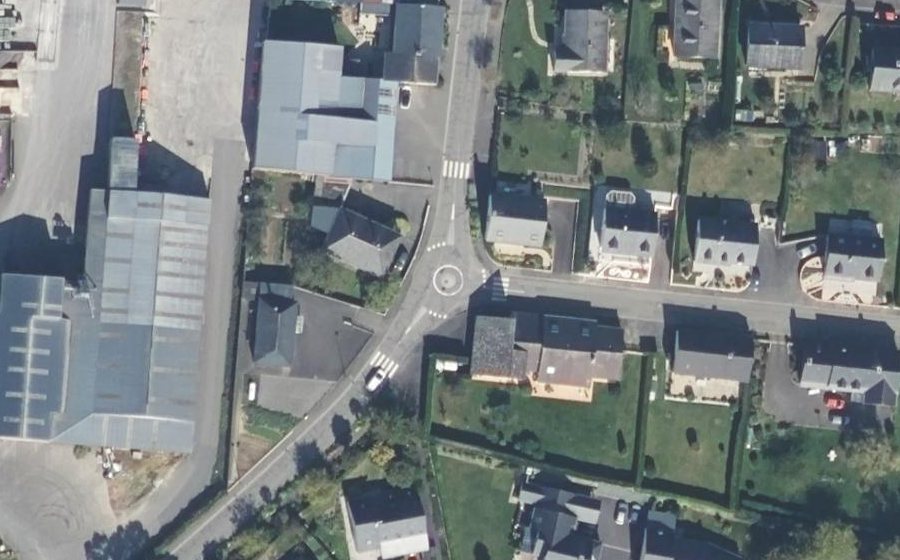 Vue aérienne du Rond-point anonyme n°1454112116