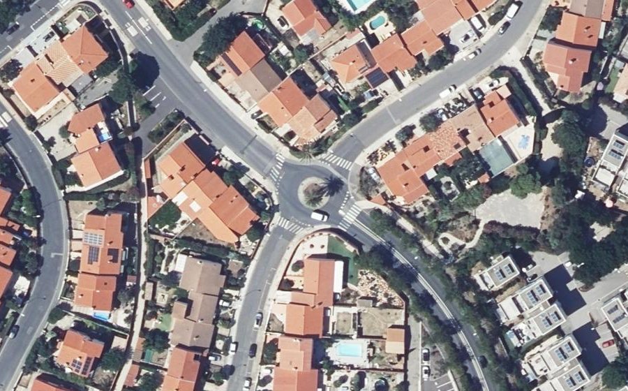 Vue aérienne du Rond-point anonyme n°145426423