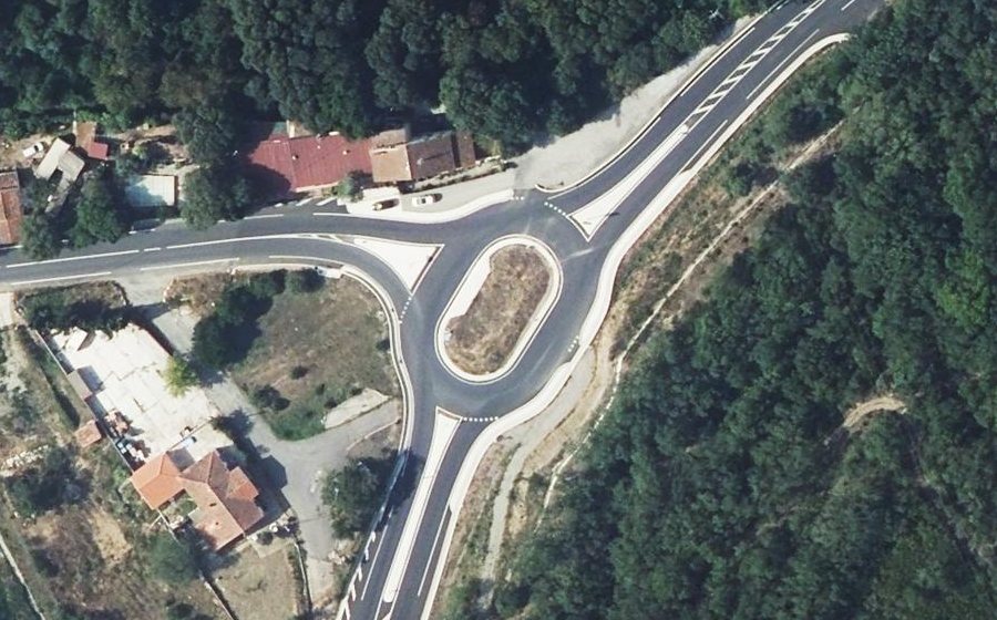 Vue aérienne du Rond-point anonyme n°145428641