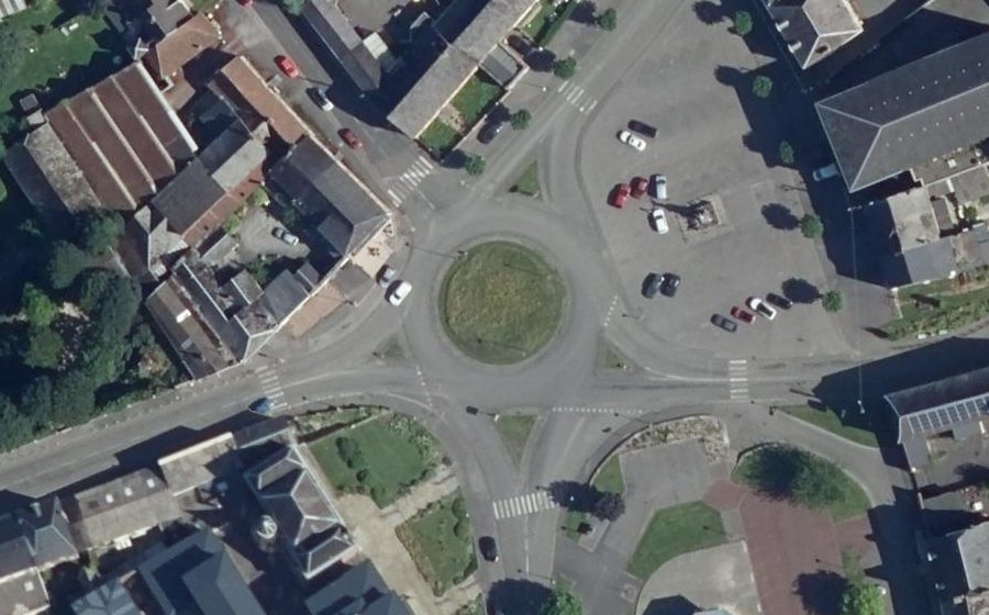 Vue aérienne du Rond-point anonyme n°145438587