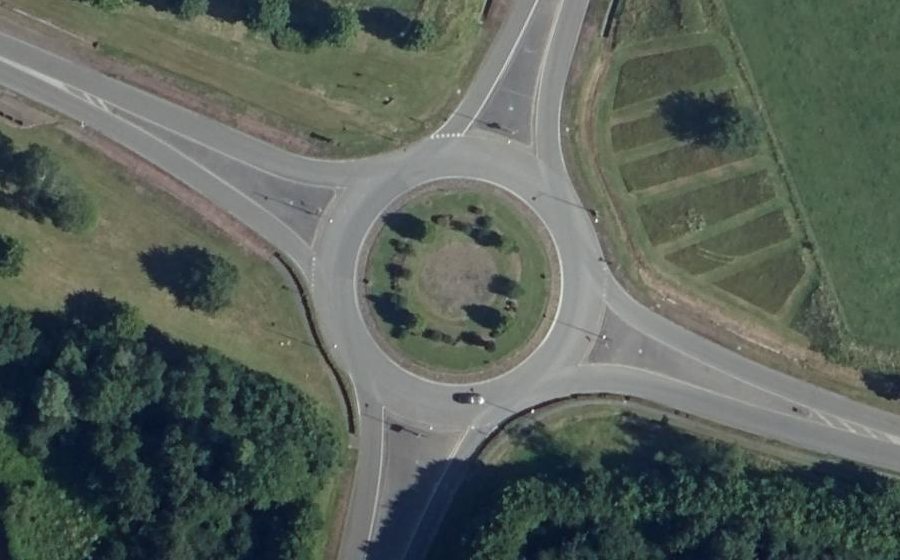 Vue aérienne du Rond-point anonyme n°145440289