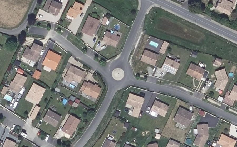 Vue aérienne du Rond-point anonyme n°145465703