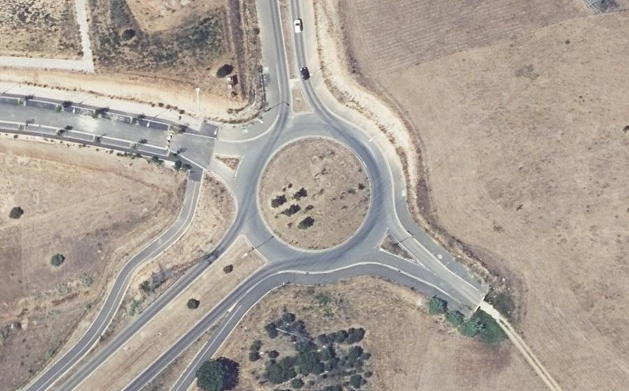 Vue aérienne du Rond-point anonyme n°145471569
