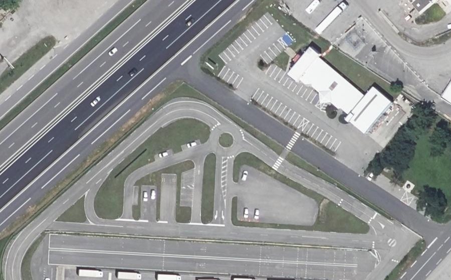Vue aérienne du Rond-point anonyme n°1454835963